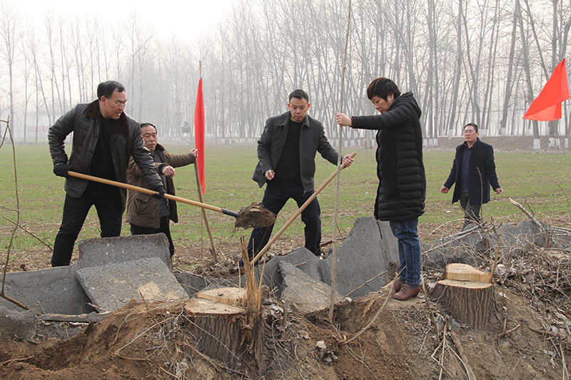 博農集團領導、基層黨政負責人等同志積極參加植樹活動